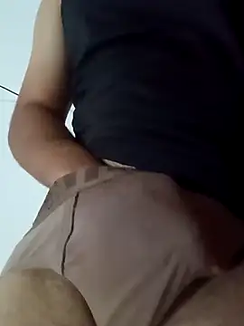 Snapshot of smartboy010101 chatting on February 28, 4:54 am smartboy010101 online show from February 28, 4:54 am