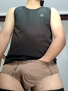 Snapshot of smartboy010101 chatting on February 28, 9:36 am smartboy010101 online show from February 28, 9:36 am