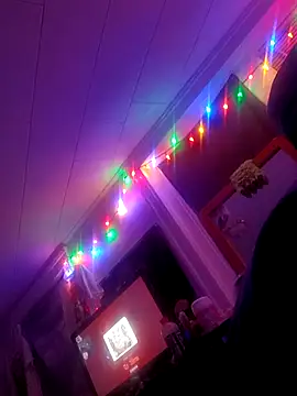 Snapshot of ChuckyyDee chatting on February 8, 1:42 am ChuckyyDee online show from February 8, 1:42 am