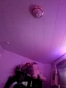 Snapshot of ChuckyyDee chatting on February 10, 7:23 am ChuckyyDee online show from February 10, 7:23 am