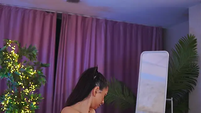 YemayaLuna online show from December 16, 9:20 pm