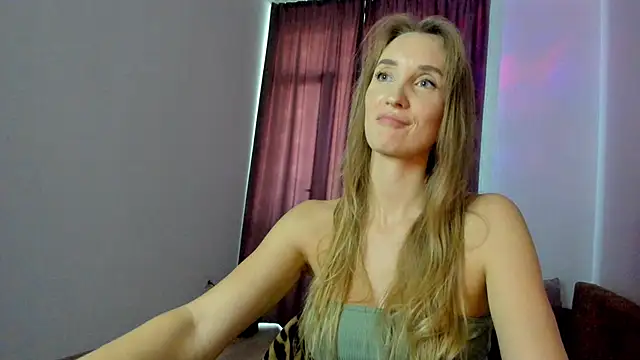 Snapshot of Wild_RoosE chatting on December 13, 11:13 am Wild RoosE online show from December 13, 11:13 am