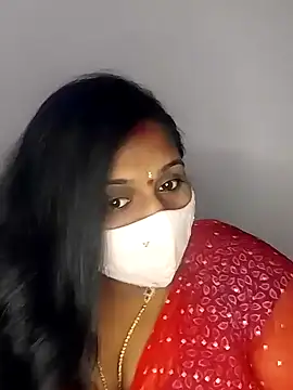 Snapshot of Sexy_Radhikaa chatting on February 14, 1:45 am Sexy Radhikaa online show from February 14, 1:45 am