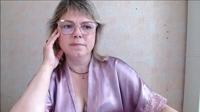 Snapshot of sweetsunset11 chatting on June 26, 3:49 pm sweetsunset11 online show from June 26, 3:49 pm