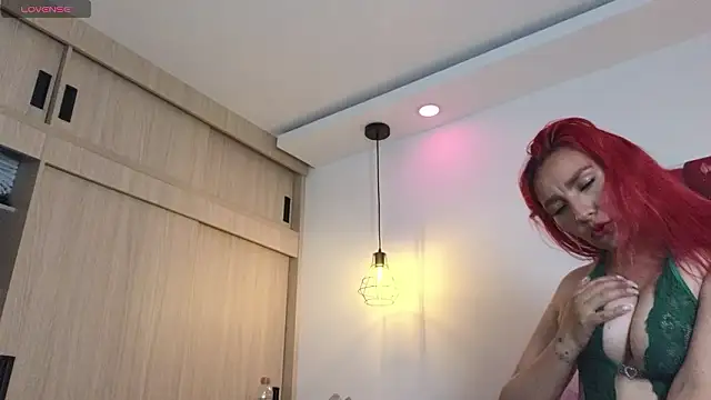 Snapshot of Carol_love0411 chatting on March 13, 4:30 am Carol love0411 online show from March 13, 4:30 am