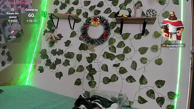 Snapshot of Megan_sophia2 chatting on December 11, 12:44 pm Megan sophia2 online show from December 11, 12:44 pm