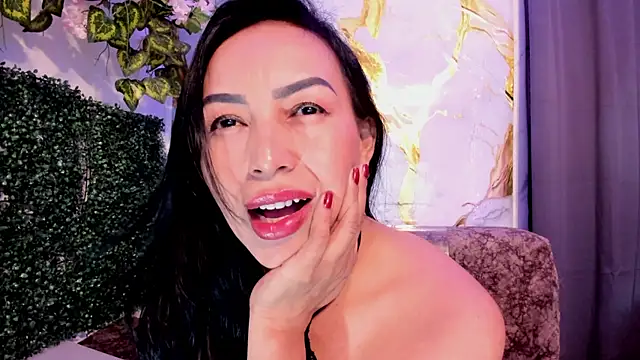 Snapshot of MeleekXXX_ chatting on June 11, 8:18 pm MeleekXXX online show from June 11, 8:18 pm