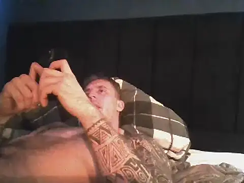 freddie90908 online show from December 12, 8:25 am