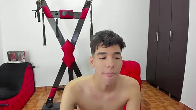 Snapshot of Harry_LatinBoy chatting on January 7, 10:41 pm Harry LatinBoy online show from January 7, 10:41 pm