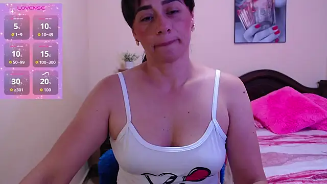 Snapshot of sara_florez1 chatting on November 26, 11:11 am sara florez1 online show from November 26, 11:11 am