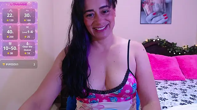 Snapshot of sara_florez1 chatting on December 5, 11:30 am sara florez1 online show from December 5, 11:30 am