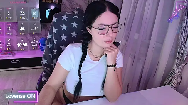 Snapshot of BellaaNoir chatting on November 16, 8:36 pm BellaaNoir online show from November 16, 8:36 pm