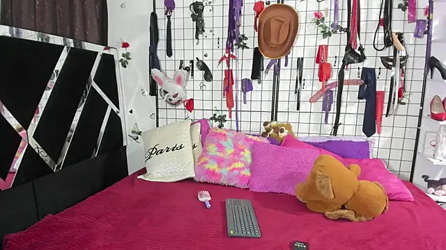 Snapshot of thedream_girls chatting on May 30, 12:57 pm thedream girls online show from May 30, 12:57 pm