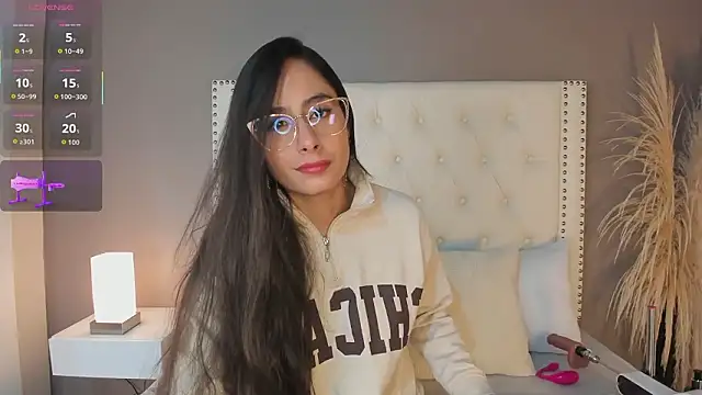 Julia Martinez  online show from February 2, 11:31 am