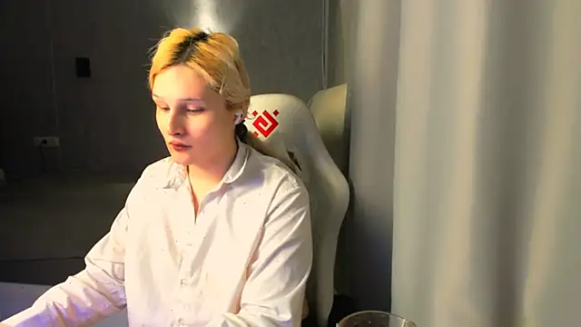 Snapshot of Kleo_Godde chatting on November 19, 7:25 pm Kleo Godde online show from November 19, 7:25 pm