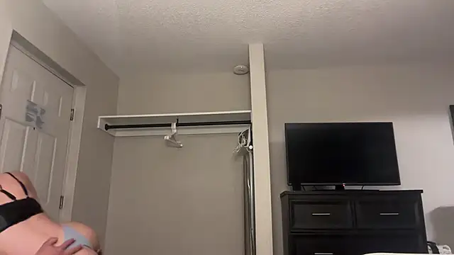 Snapshot of emilyrod01 chatting on December 10, 2:05 am emilyrod01 online show from December 10, 2:05 am