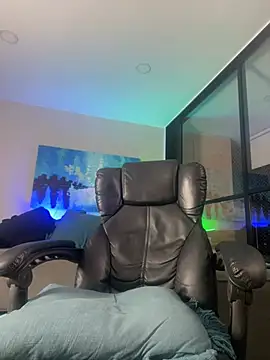 Snapshot of DimitriSullivan_ chatting on January 19, 8:39 am DimitriSullivan online show from January 19, 8:39 am
