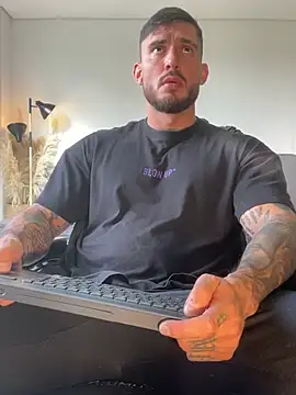 DimitriSullivan  online show from February 27, 1:11 pm