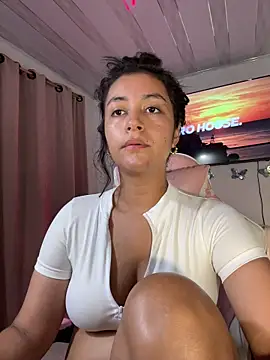 Snapshot of Lady_Rey chatting on June 23, 12:19 am Lady Rey online show from June 23, 12:19 am