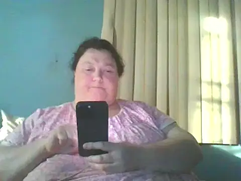 Honeybee2025 online show from January 9, 10:20 pm