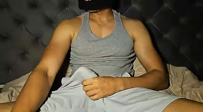 Snapshot of Theindianhung chatting on February 4, 7:11 pm Theindianhung online show from February 4, 7:11 pm