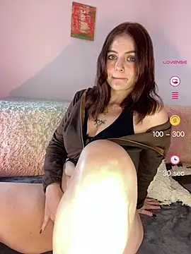 Snapshot of Valery_hilthon chatting on May 18, 9:53 pm Valery hilthon online show from May 18, 9:53 pm