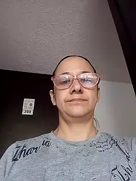 nicolle milf1978 online show from April 27, 1:31 pm
