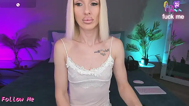 Snapshot of Lana_kitty__ chatting on June 10, 1:28 am Lana kitty online show from June 10, 1:28 am