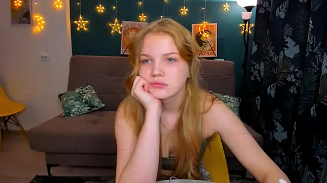 Snapshot of Xloe_Queen chatting on December 21, 12:06 pm Xloe Queen online show from December 21, 12:06 pm