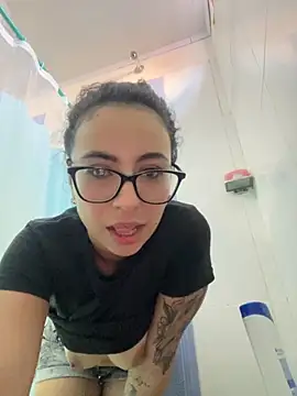 Snapshot of pola_adams_ chatting on October 5, 8:29 pm pola adams online show from October 5, 8:29 pm