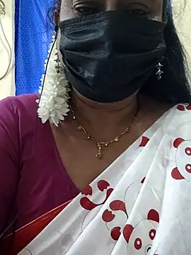 Snapshot of rekha_naier chatting on July 13, 7:33 am rekha naier online show from July 13, 7:33 am