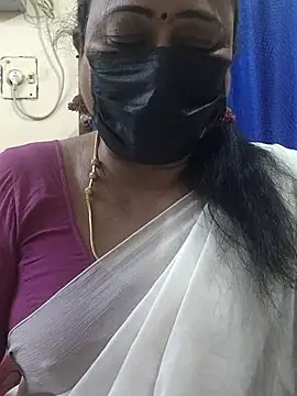 Snapshot of rekha_naier chatting on July 22, 10:45 pm rekha naier online show from July 22, 10:45 pm