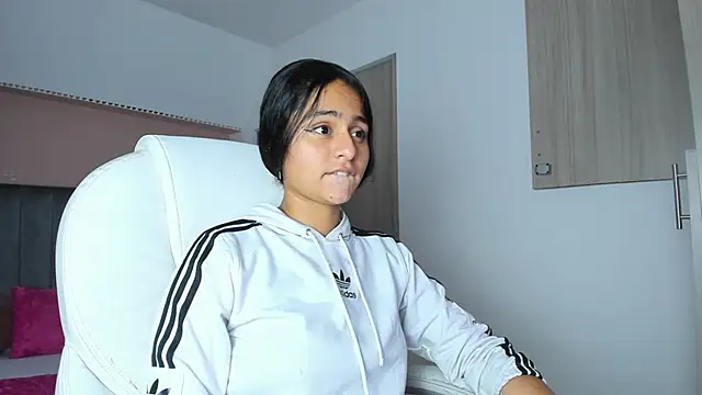 Giselle Roldan online show from September 13, 4:01 am