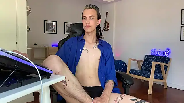 Snapshot of Den_BlueXx chatting on December 12, 4:10 pm Den BlueXx online show from December 12, 4:10 pm