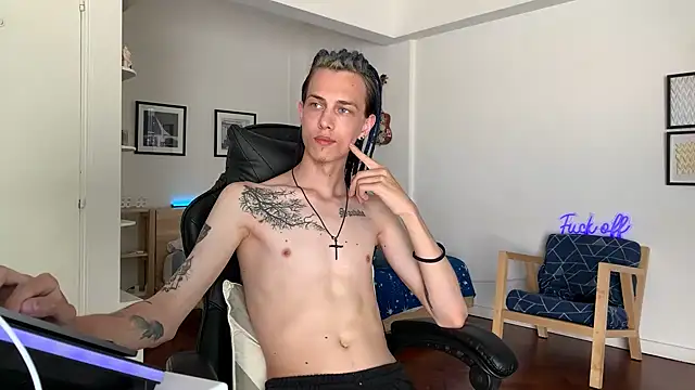 Snapshot of Den_BlueXx chatting on December 16, 1:00 pm Den BlueXx online show from December 16, 1:00 pm