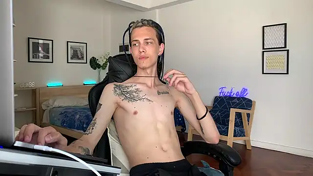 Snapshot of Den_BlueXx chatting on December 18, 1:23 pm Den BlueXx online show from December 18, 1:23 pm