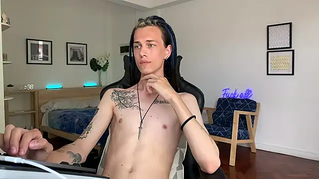 Snapshot of Den_BlueXx chatting on December 18, 4:28 pm Den BlueXx online show from December 18, 4:28 pm