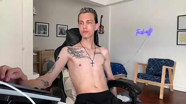 Snapshot of Den_BlueXx chatting on December 23, 10:32 am Den BlueXx online show from December 23, 10:32 am