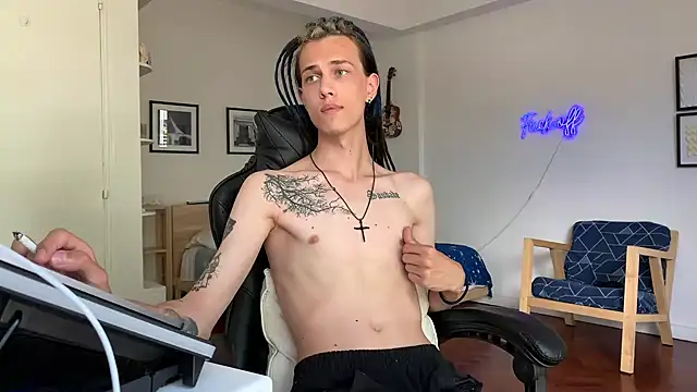 Snapshot of Den_BlueXx chatting on December 23, 5:22 pm Den BlueXx online show from December 23, 5:22 pm