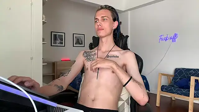 Snapshot of Den_BlueXx chatting on December 26, 11:21 am Den BlueXx online show from December 26, 11:21 am