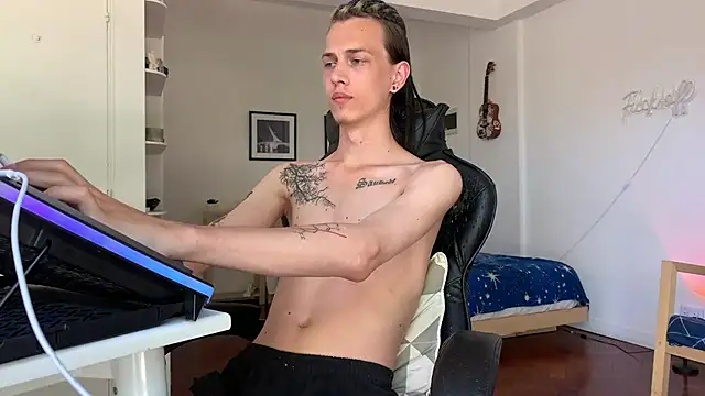 Snapshot of Den_BlueXx chatting on January 12, 4:50 pm Den BlueXx online show from January 12, 4:50 pm