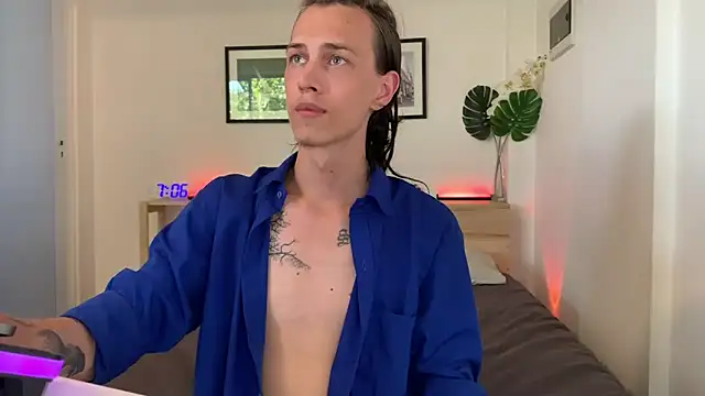 Snapshot of Den_BlueXx chatting on January 27, 10:06 pm Den BlueXx online show from January 27, 10:06 pm