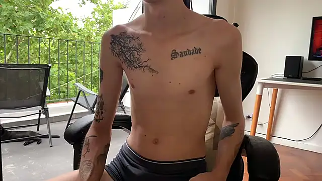 Snapshot of Den_BlueXx chatting on February 15, 11:28 am Den BlueXx online show from February 15, 11:28 am