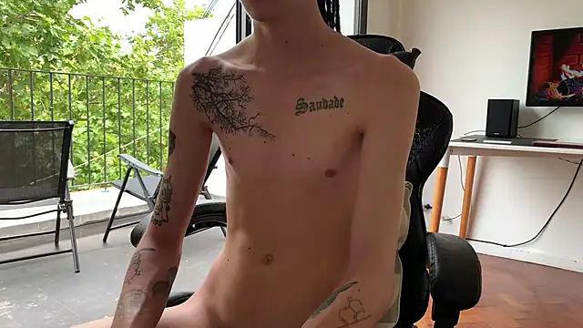 Snapshot of Den_BlueXx chatting on February 16, 4:10 pm Den BlueXx online show from February 16, 4:10 pm