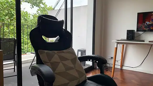 Snapshot of Den_BlueXx chatting on February 18, 4:48 pm Den BlueXx online show from February 18, 4:48 pm