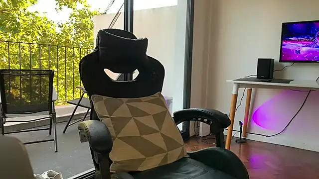 Snapshot of Den_BlueXx chatting on February 20, 10:04 pm Den BlueXx online show from February 20, 10:04 pm