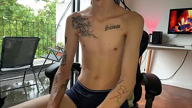 Snapshot of Den_BlueXx chatting on February 24, 6:15 pm Den BlueXx online show from February 24, 6:15 pm