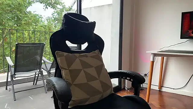 Snapshot of Den_BlueXx chatting on March 12, 12:57 pm Den BlueXx online show from March 12, 12:57 pm