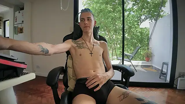 Den BlueXx online show from November 12, 4:51 pm