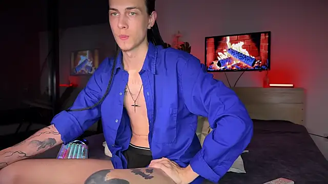 Snapshot of Den_BlueXx chatting on July 12, 9:50 pm Den BlueXx online show from July 12, 9:50 pm
